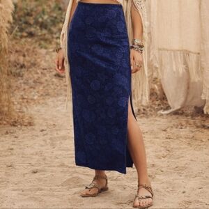 Vintage 80s Floral Embossed Blue Pull-On Maxi Pencil Skirt Women's Size Medium